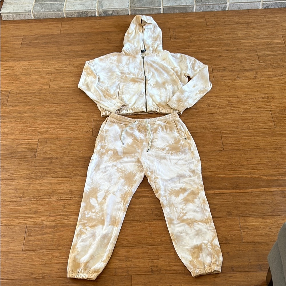 Vuori Cream and Tan Tie-Dye Joggers and Hoodie